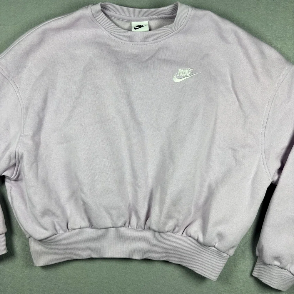 Nike Sportswear Club Fleece Girls Large Crew Neck Sweatshirt FZ9244-537 Lavender